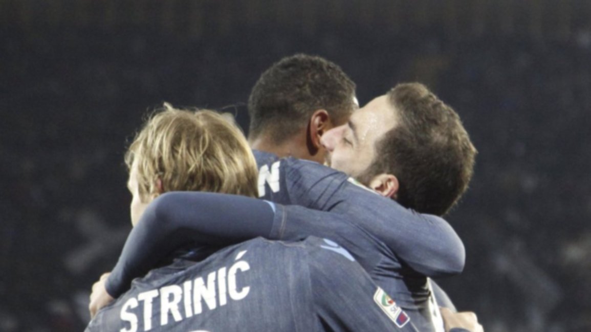 El Napoli resurge con un doblete del Pipita Higuaín