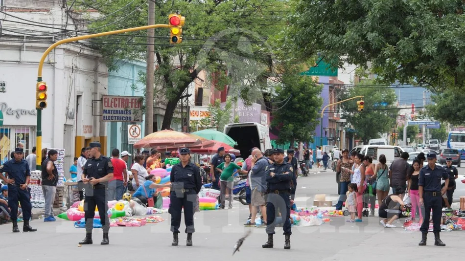 Ambulantes cortaron la San Martín y hubo un caos