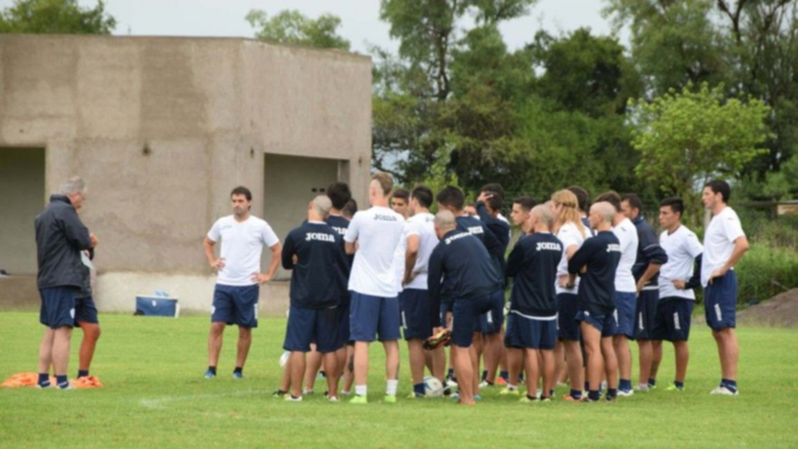Bianco probó el primer once de Gimnasia y Tiro