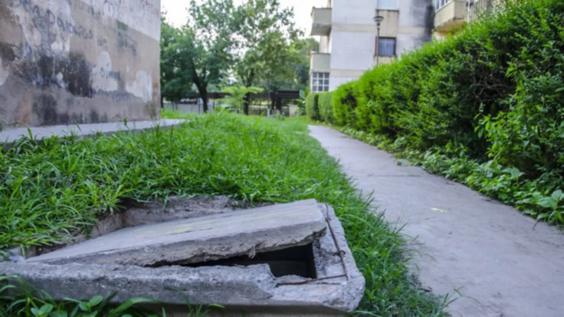 Problemas con las cloacas en el barrio Arturo Illia