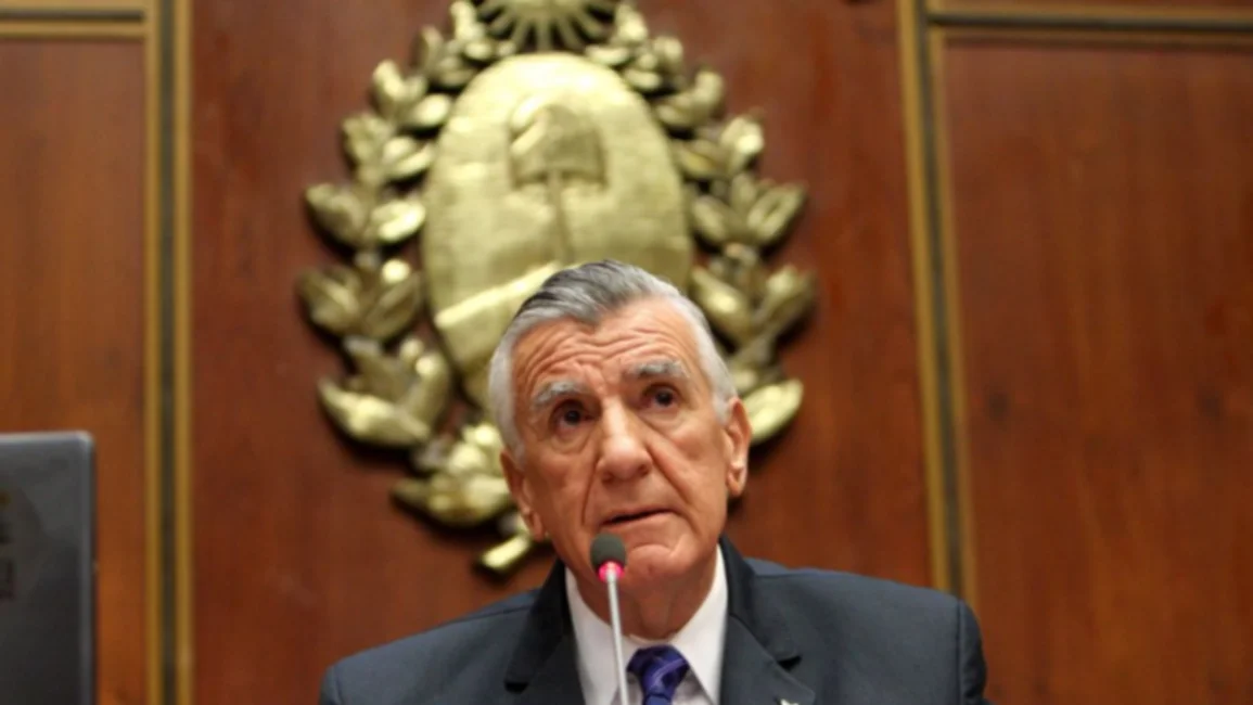 Tildan a Macri de "unitario"