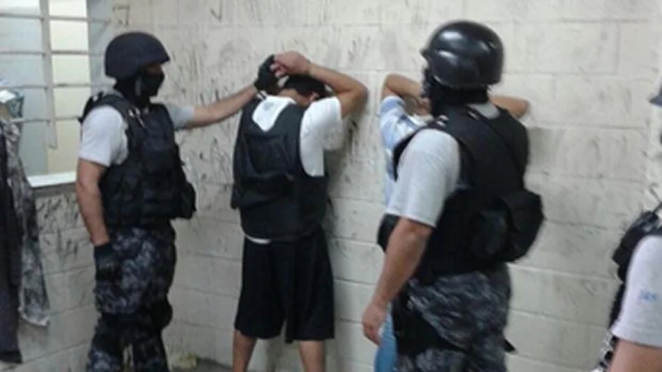Insólito: tras 5 horas de espera Los Monos ingresaron al penal