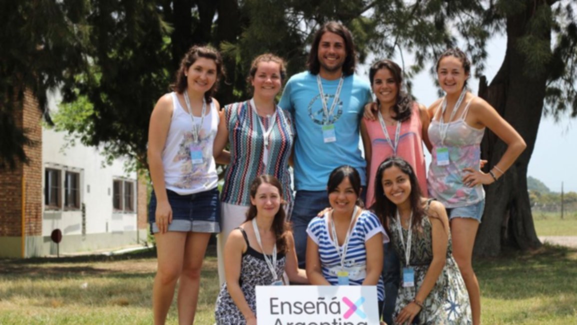 Jóvenes buscan mejorar la educación