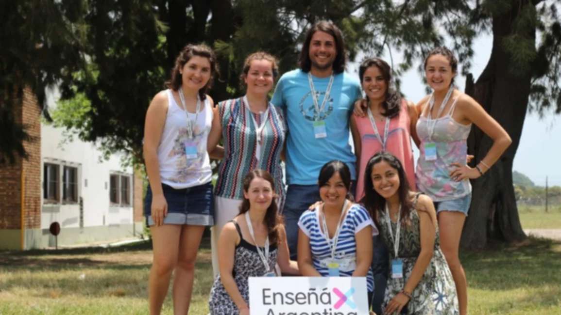 Jóvenes buscan mejorar la educación