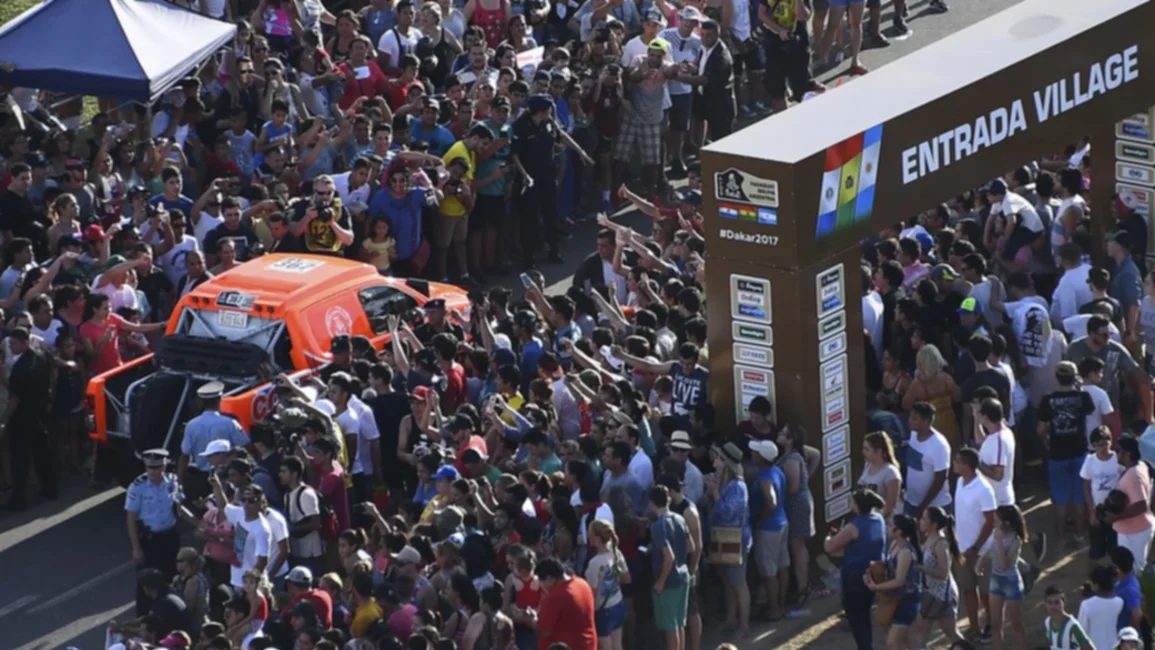 La capital paraguaya ardió con la largada simbólica del Rally Dakar