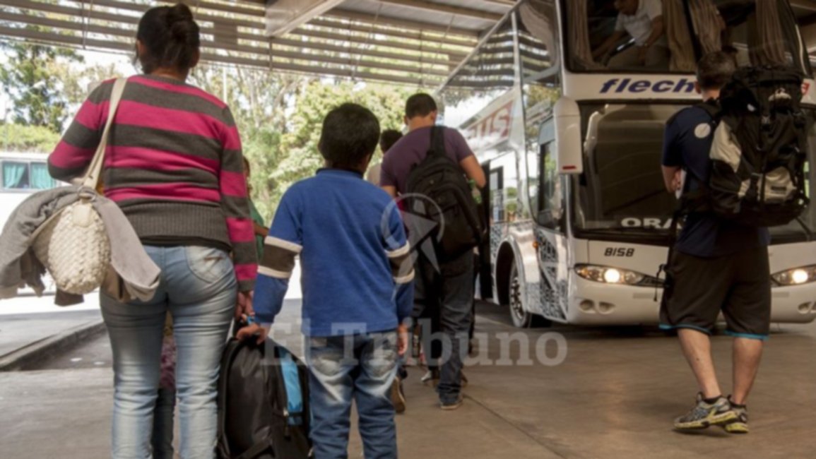 Exigen una nueva autorización para viajar con niños y adolescentes