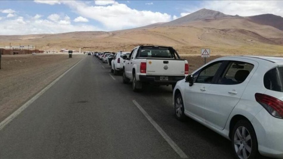 Sin solución: continúan las demoras y los inconvenientes de turistas en el paso de Jama