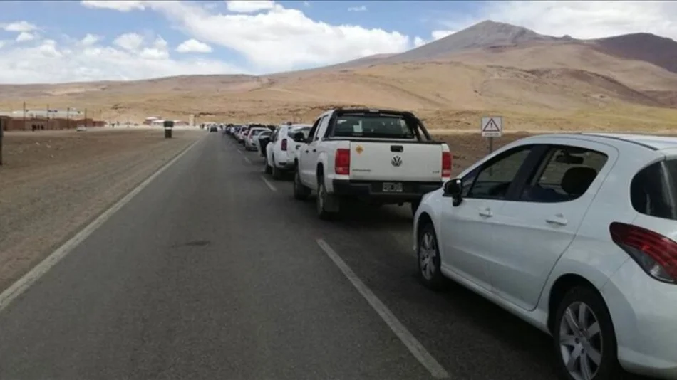 Sin solución: continúan las demoras y los inconvenientes de turistas en el paso de Jama