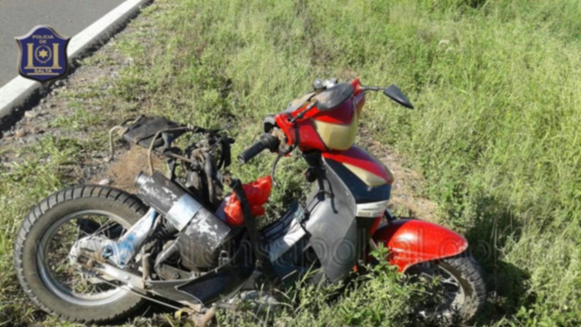 Impactó contra un camión y perdió la vida