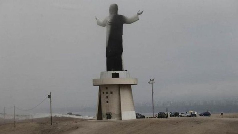 A días de la llegada del Papa a Perú, un incendio dañó la estatua del Cristo del Pacífico