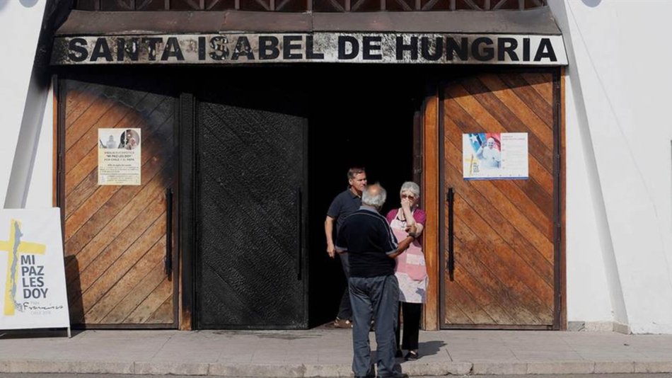  A horas del arribo del Papa Francisco, otra iglesia chilena fue atacada y quemada