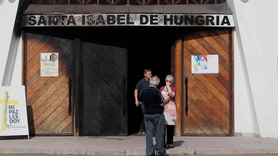  A horas del arribo del Papa Francisco, otra iglesia chilena fue atacada y quemada