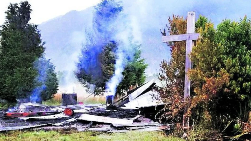Antes de la llegada del Papa, queman una capilla y dos helicópteros en Temuco