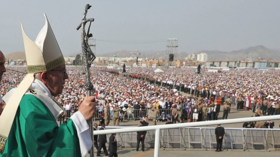 El Papa se despidió de Sudamérica con una misa ante más de un millón de asistentes 
