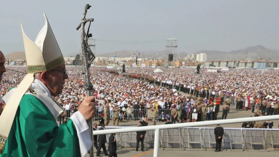 El Papa se despidió de Sudamérica con una misa ante más de un millón de asistentes 