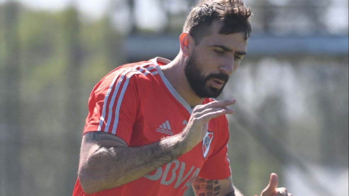 Pratto se retiró con molestias de la práctica