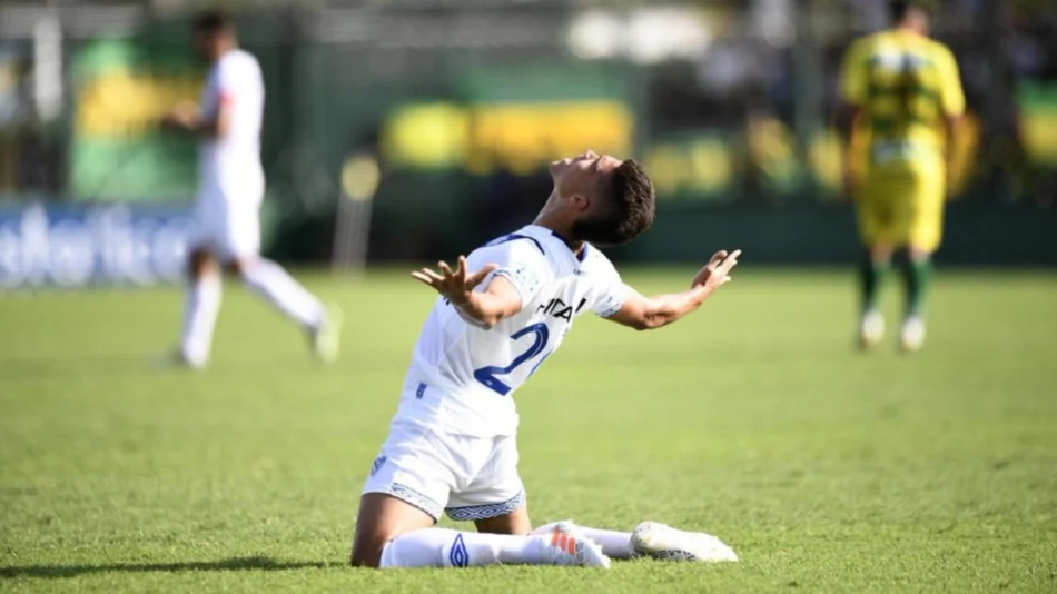 Vélez venció a Defensa y Justicia, en el debut de Heinze