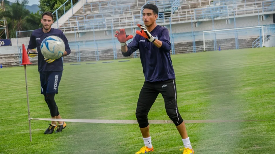 A Gimnasia se le cayeron dos soldados antes de subirse al micro rumbo a Perico