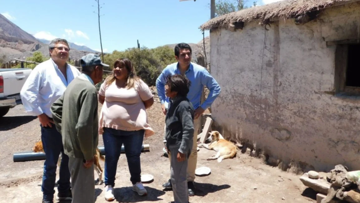 Recorren zonas  afectadas por alud