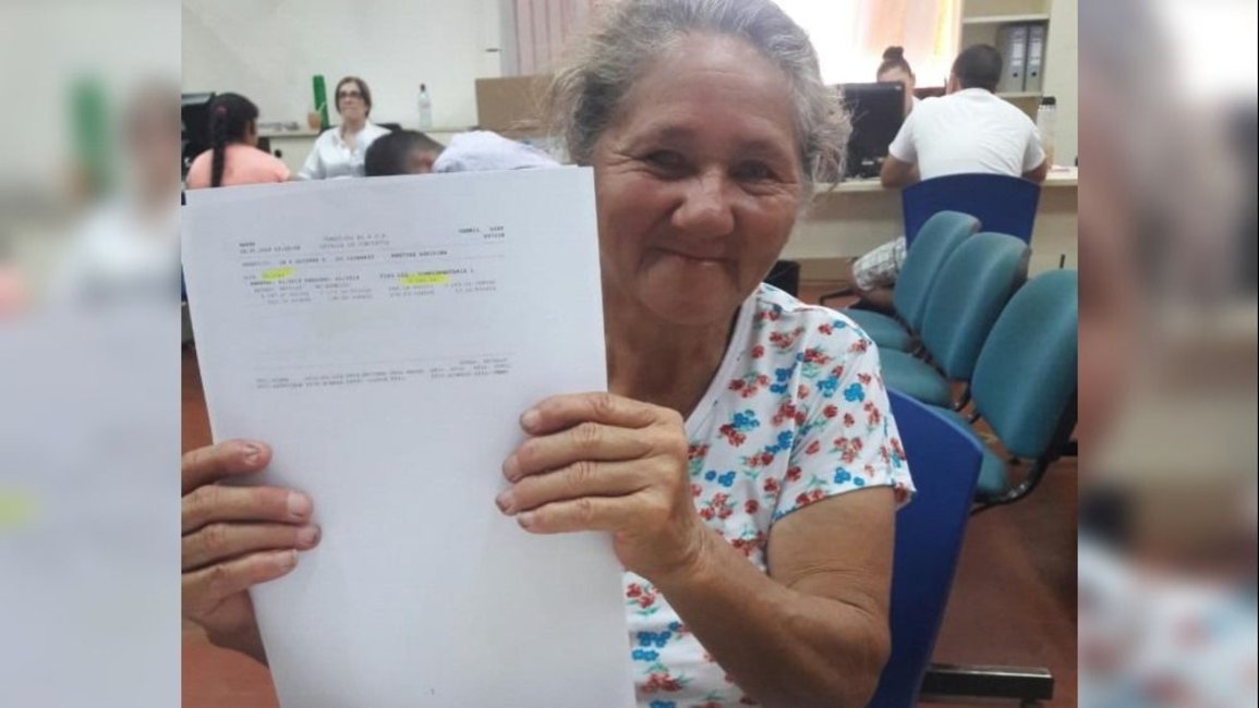 No podía acceder a su jubilación porque no tenía 448 pesos y empleados de Anses la ayudaron