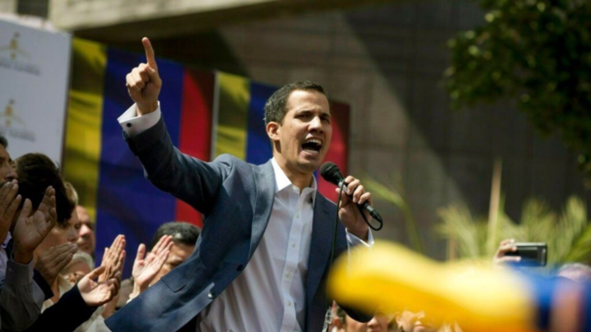 Aumenta la tensión en Venezuela: detuvieron y soltaron al líder opositor Guaidó 