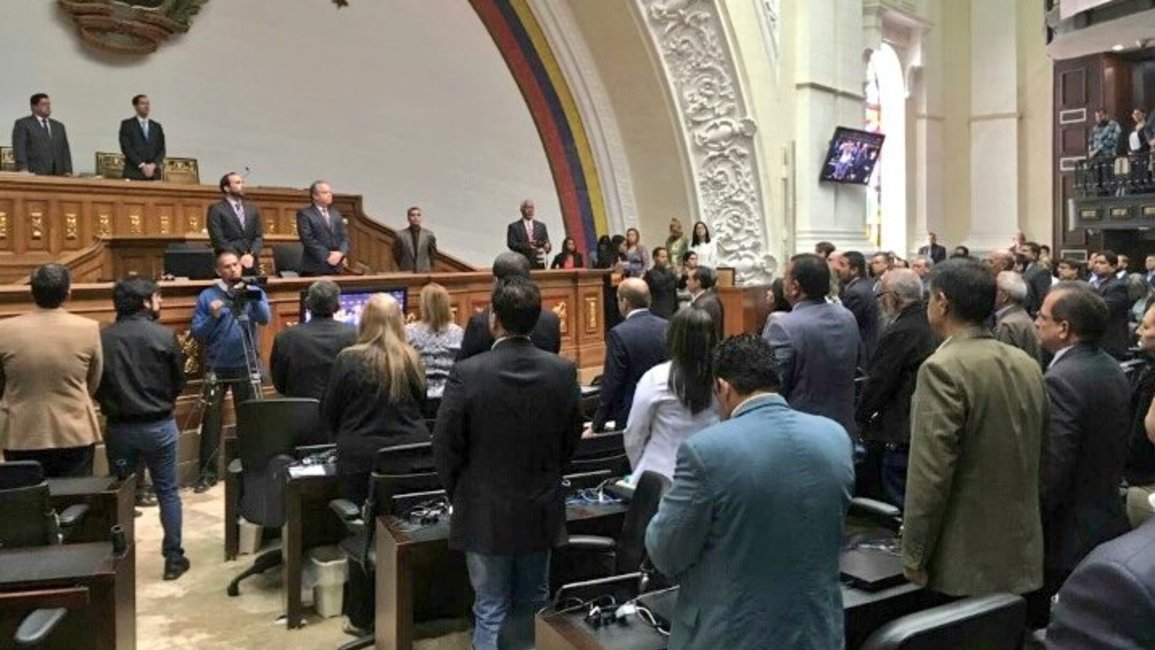 Crisis en Venezuela: el Parlamento declaró “usurpador” de la presidencia a Nicolás Maduro 