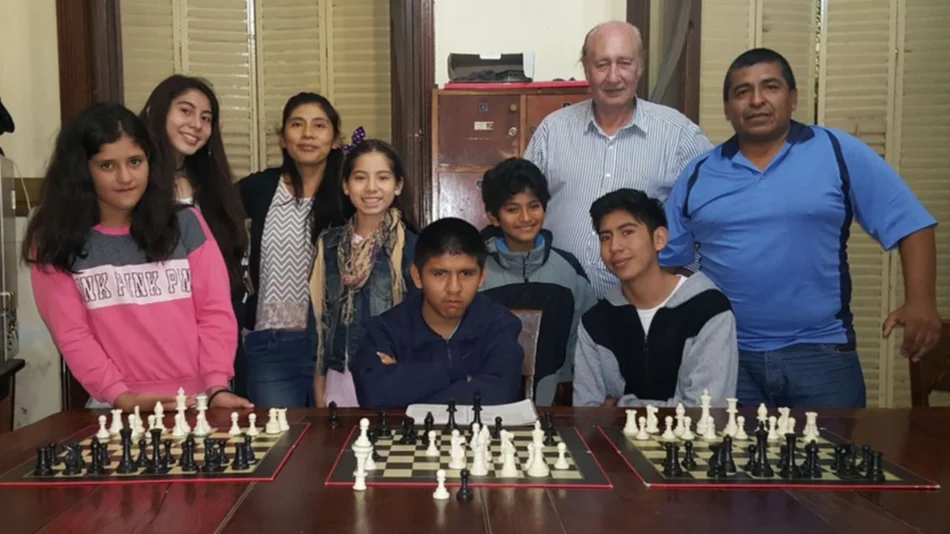 Villca prepara a los jóvenes para ir participar en el Argentino