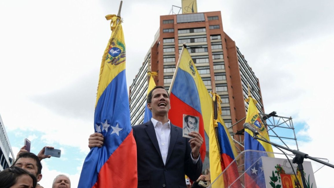 Juan Guaidó se autoproclamó presidente “encargado” de Venezuela y EEUU lo reconoció