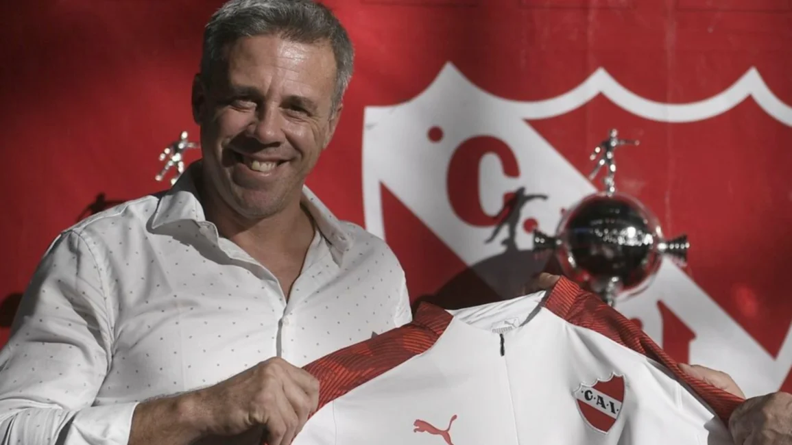 Independiente larga con Pusineri
