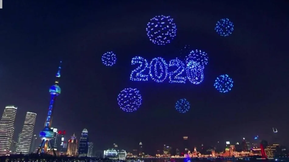 Los drones sustituyen a la pirotecnia en la fiesta de fin de año en la ciudad china de Shangái