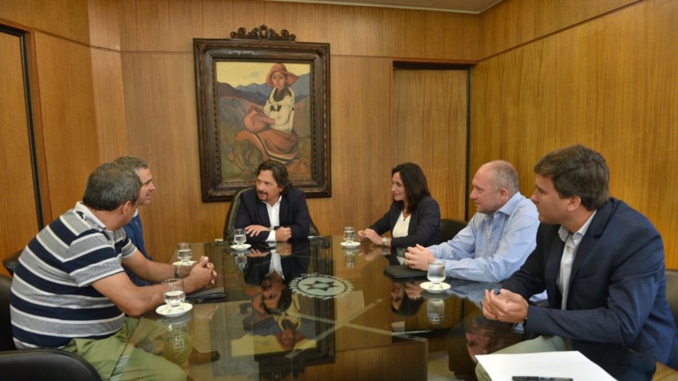 Sáenz se reunió con los gerentes de los hospitales San Bernardo, Oñativia y Materno Infantil
