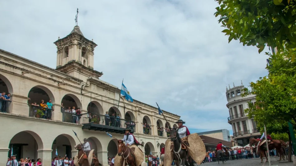 Miércoles y sábados se realizará el tradicional cambio de guardia en el Cabildo