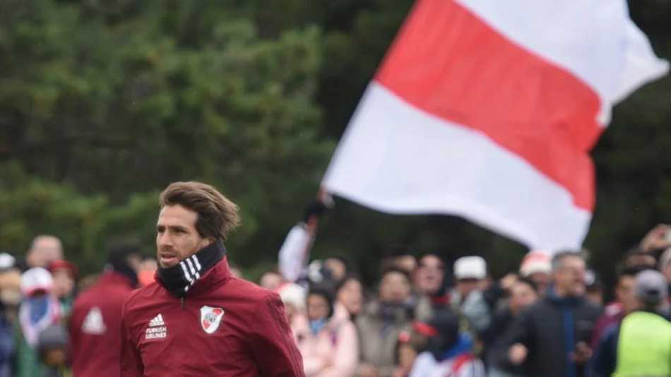 Gallardo abrió la práctica de River para un centenar de fanáticos en Neuquén