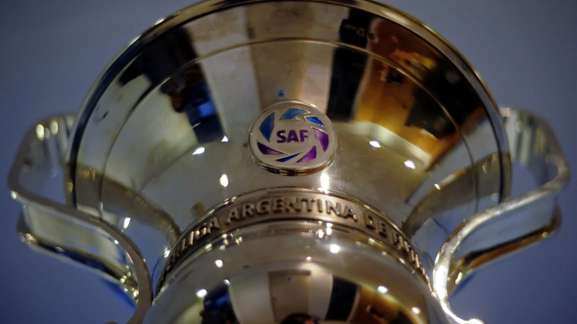 La Superliga, que podría desaparecer, se reinicia con un replanteo
