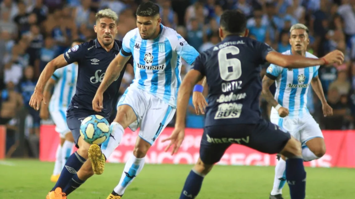 Racing  no pudo con Atlético Tucumán en el debut de Beccacece