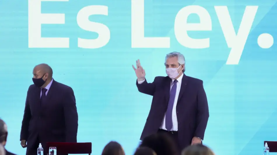 Fernández promulgó la ley del aborto: “Es un día de alegría porque cumplí mi palabra”