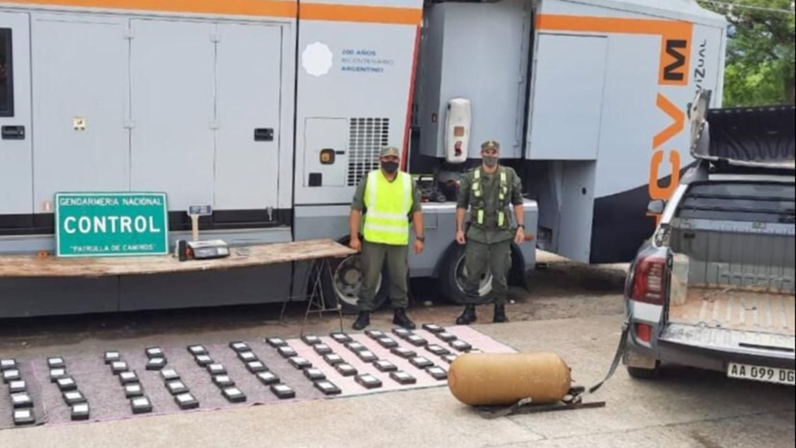 Secuestran casi 100 kilos de cocaína en la ruta 34 y dos personas fueron detenidas