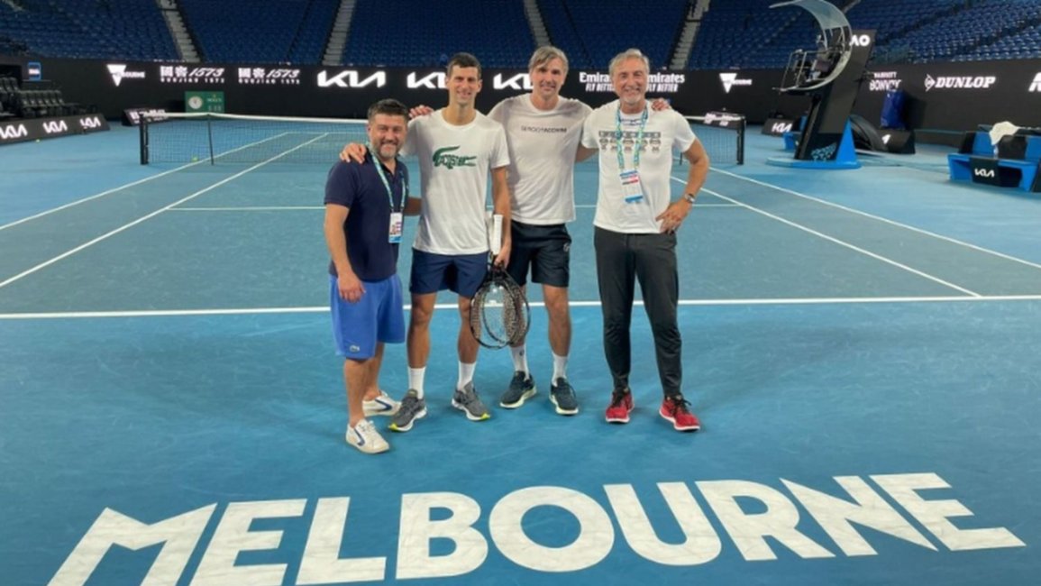 "Me quiero quedar y competir en el Abierto de Australia", dijo Djokovic