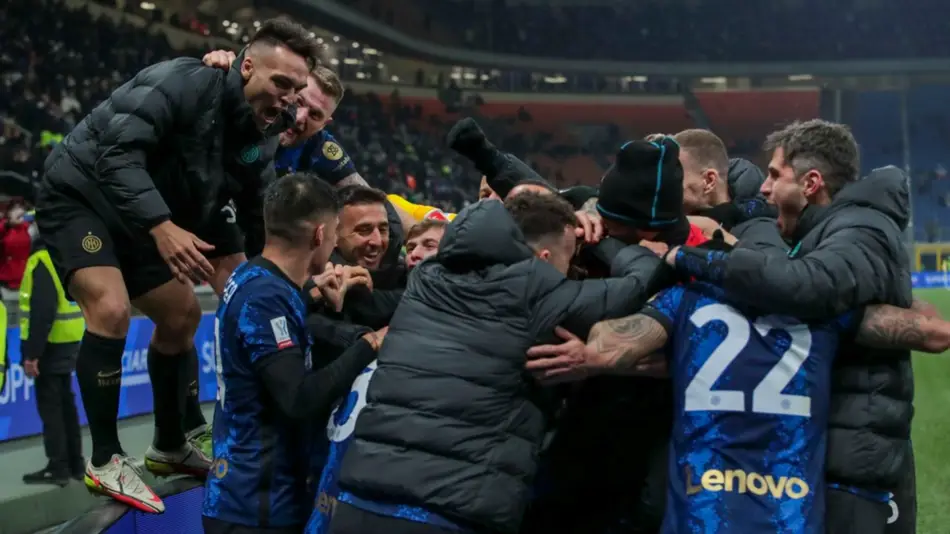 Lautaro Martínez y Joaquín Correa, los primeros campeones argentinos de 2022 en Italia
