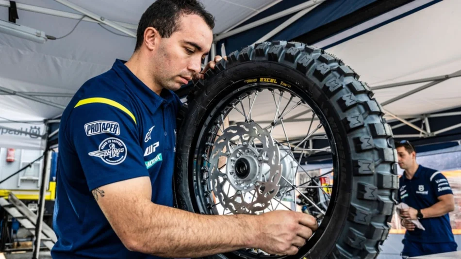 Fue asistente y ahora es clave en una moto líder: Acedo, el otro salteño que se destaca en el Dakar