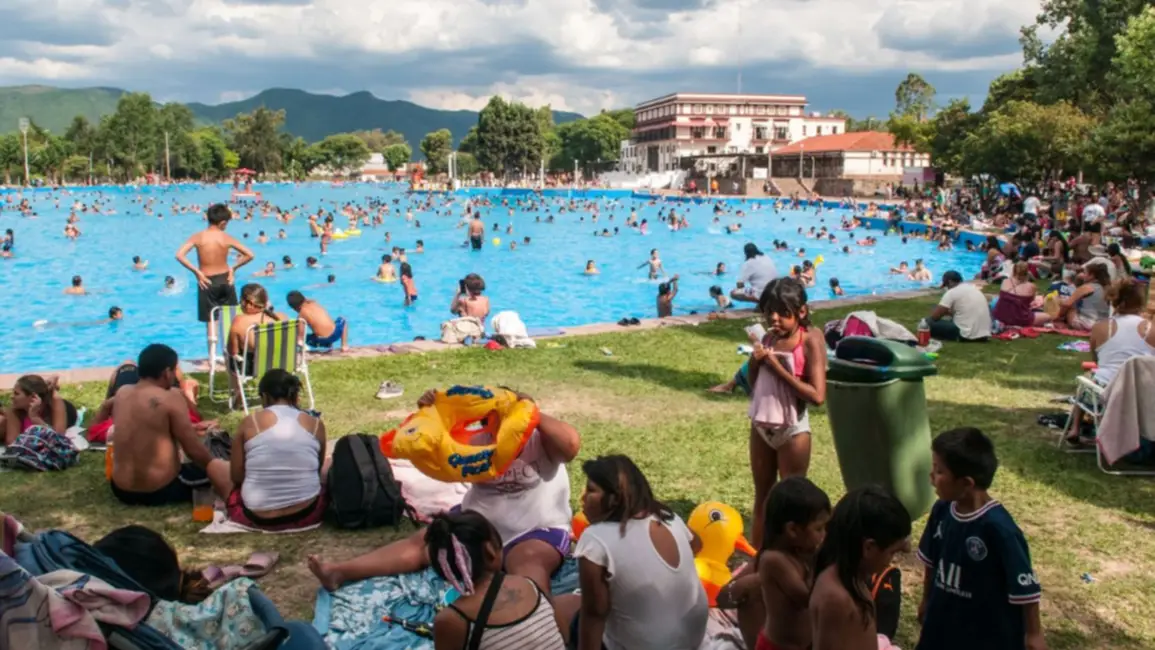 Por la ola de calor, hay una gran demanda en las piletas públicas