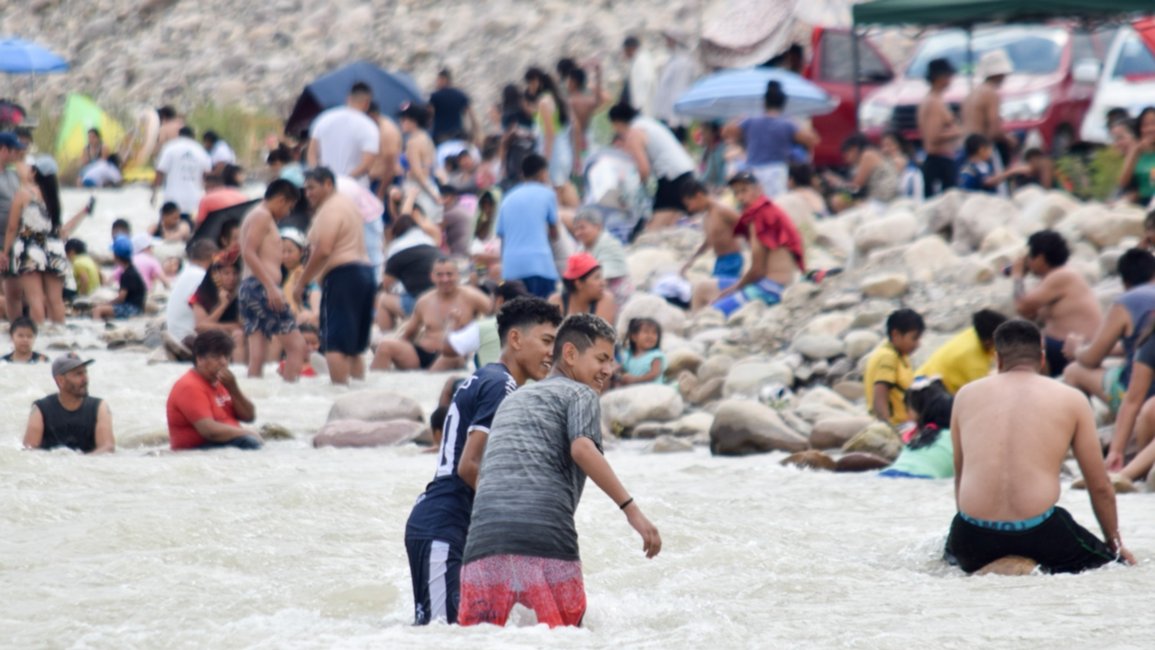 El río Vaqueros fue copado por salteños en el arranque de 2024