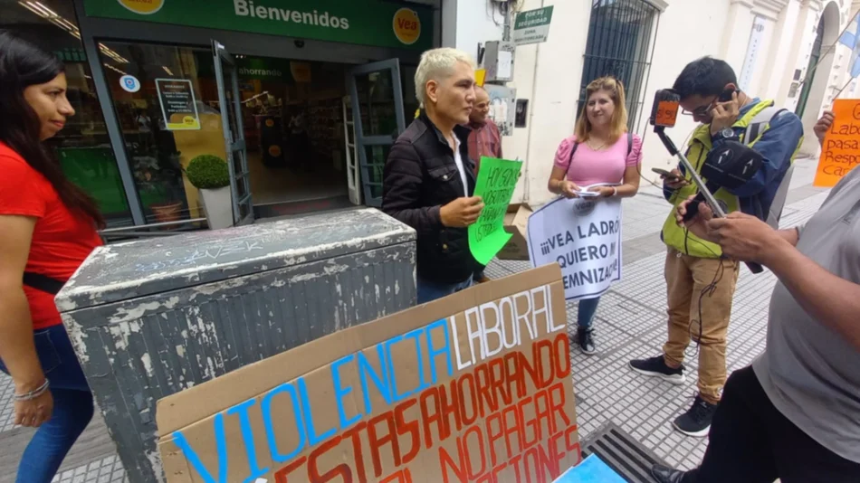 Trabajadores despedidos de un supermercado reclaman su indemnización 