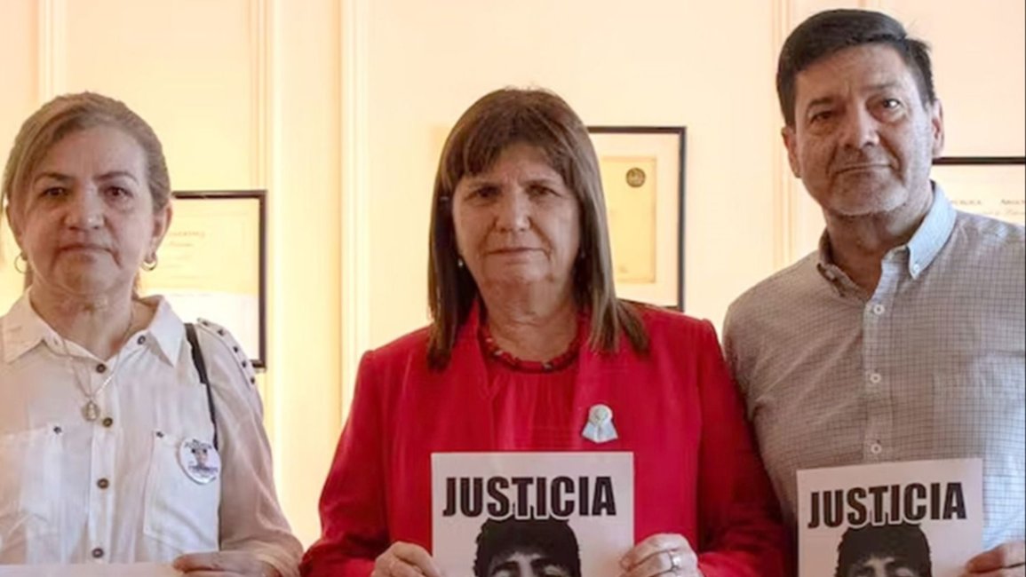 Los padres de Fernando Báez Sosa con Bullrich