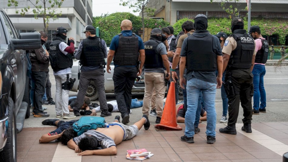 Violencia narco en Ecuador: tomaron un canal de TV, una universidad, hubo saqueos y tiroteos 