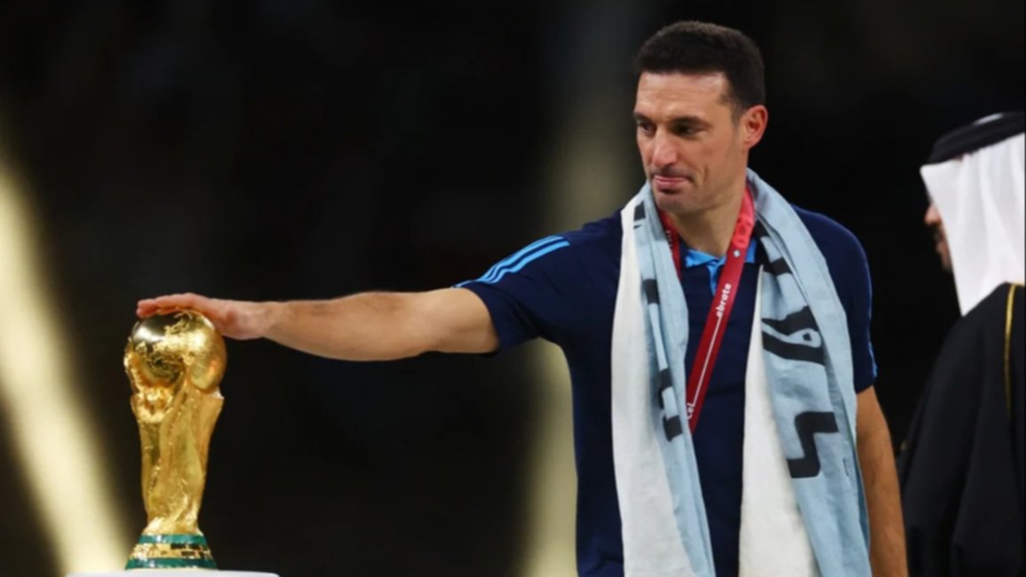 Scaloni le donó al Museo de la FIFA los planteos tácticos que realizó ante Francia en la final del Mundial