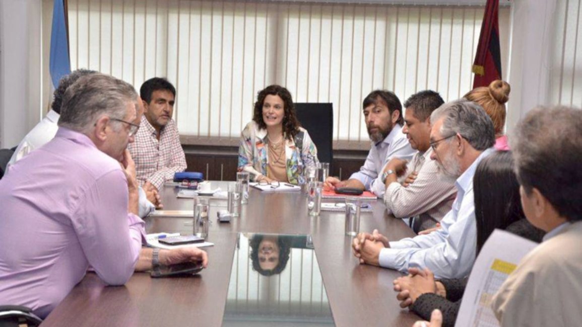 La Provincia retoma paritarias con gremios para cerrar subas de 2023