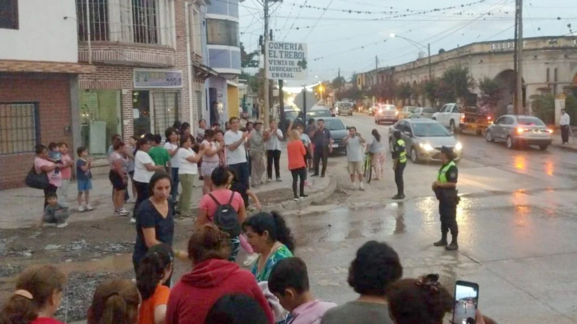 Vecinos de La Merced marchan para no convertirse en un pueblo anfibio