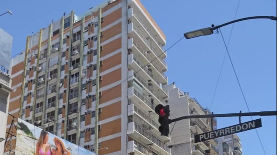Tensión en un departamento de Recoleta: agredió a su pareja y tomó de rehén a su hijo