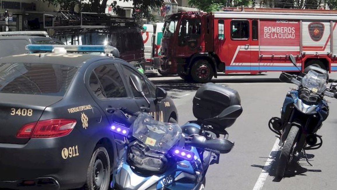 Se atrincheró junto a su hijo con autismo y fue detenido